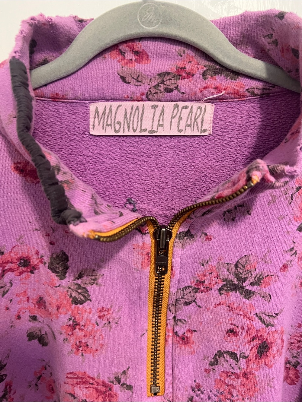 MAGNOLIA PEARL FLORAL ASHER PULLOVER 1397 in Iris Rose One Size Purple GUC - Picture 8 of 10